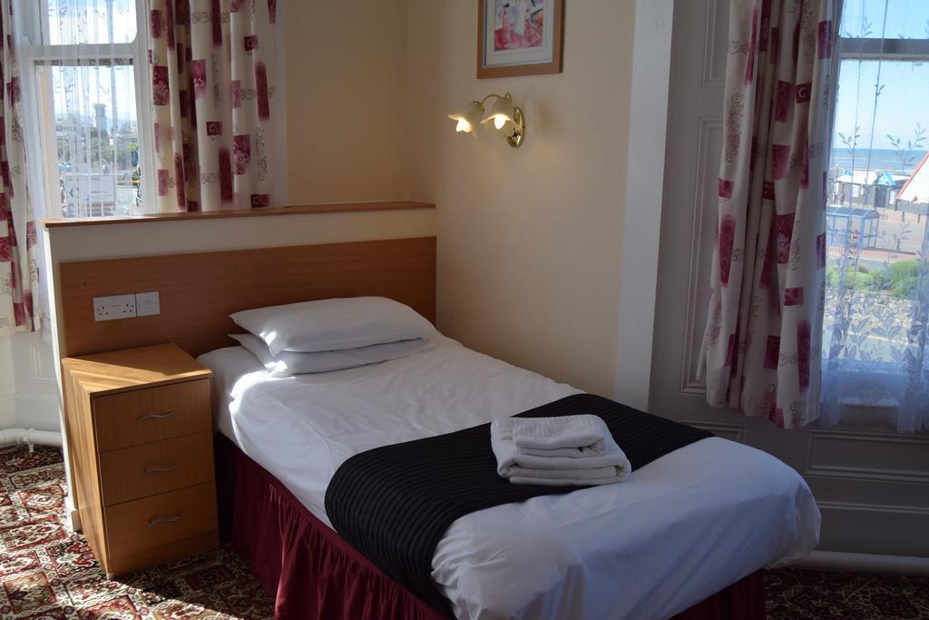 Westminster Hotel Rhyl Exterior photo